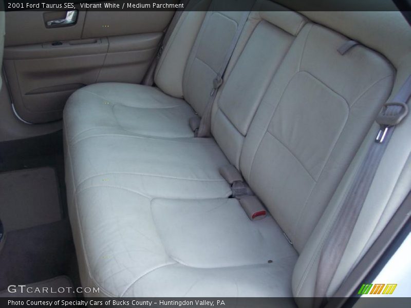 Vibrant White / Medium Parchment 2001 Ford Taurus SES