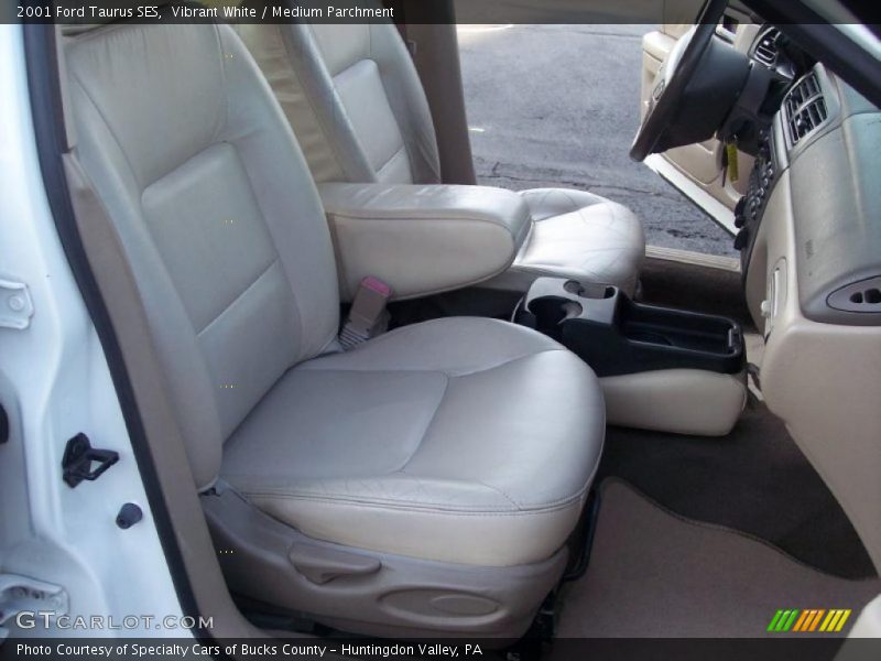 Vibrant White / Medium Parchment 2001 Ford Taurus SES