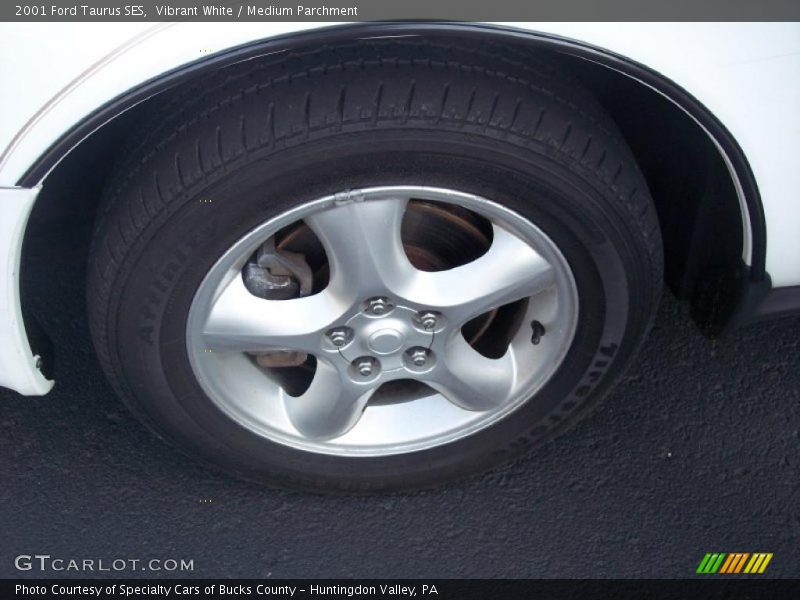 Vibrant White / Medium Parchment 2001 Ford Taurus SES