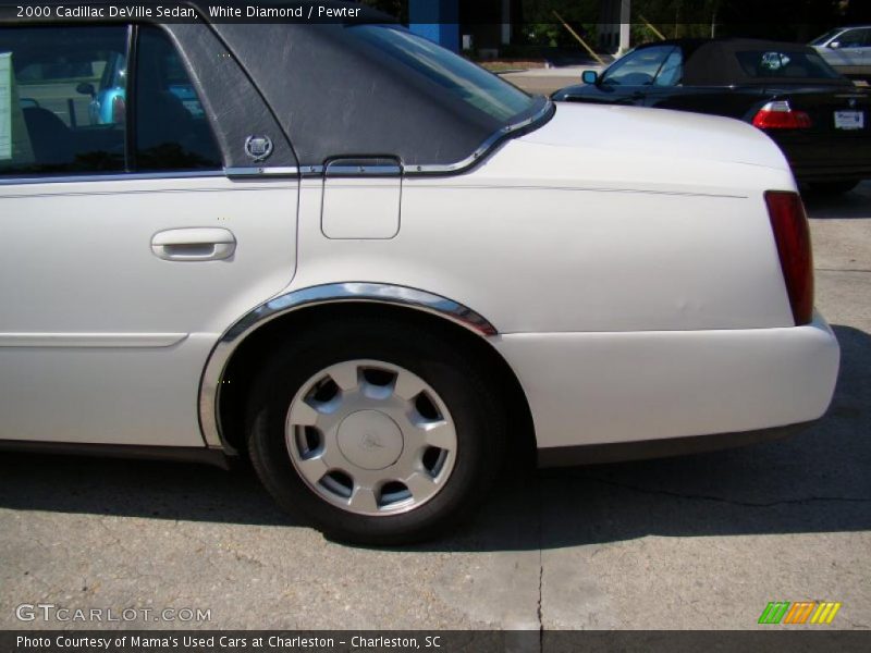 White Diamond / Pewter 2000 Cadillac DeVille Sedan
