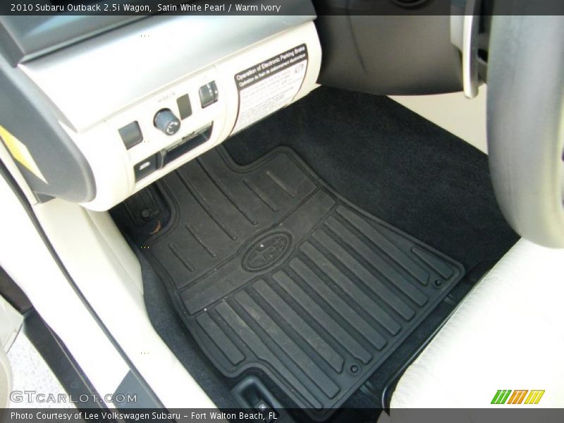 Satin White Pearl / Warm Ivory 2010 Subaru Outback 2.5i Wagon