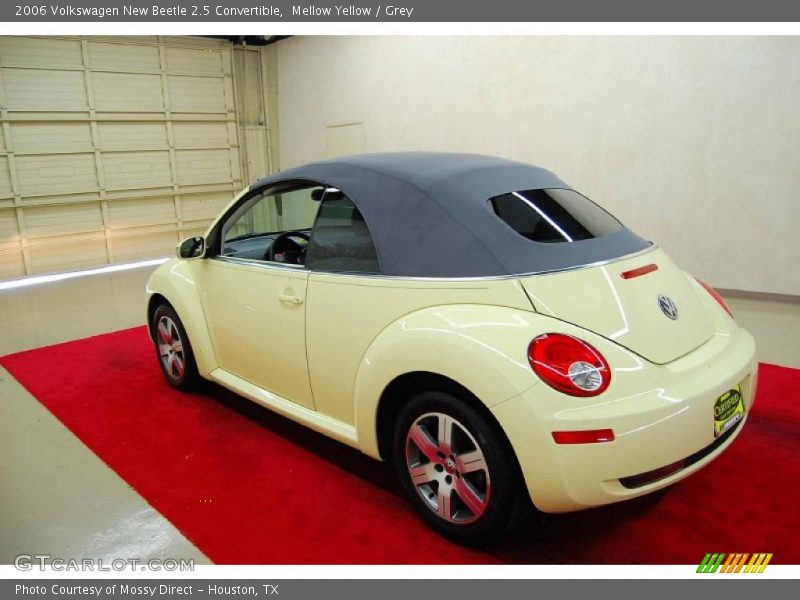 Mellow Yellow / Grey 2006 Volkswagen New Beetle 2.5 Convertible