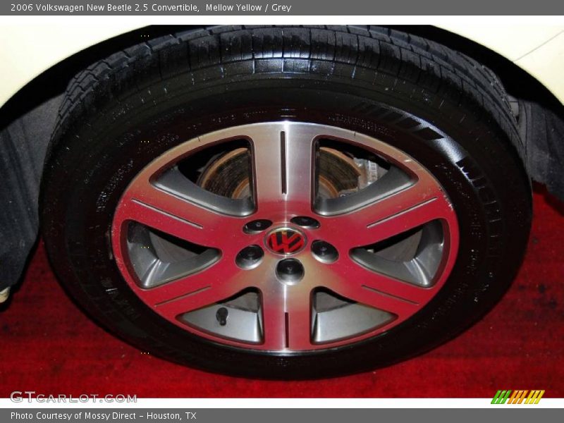 Mellow Yellow / Grey 2006 Volkswagen New Beetle 2.5 Convertible