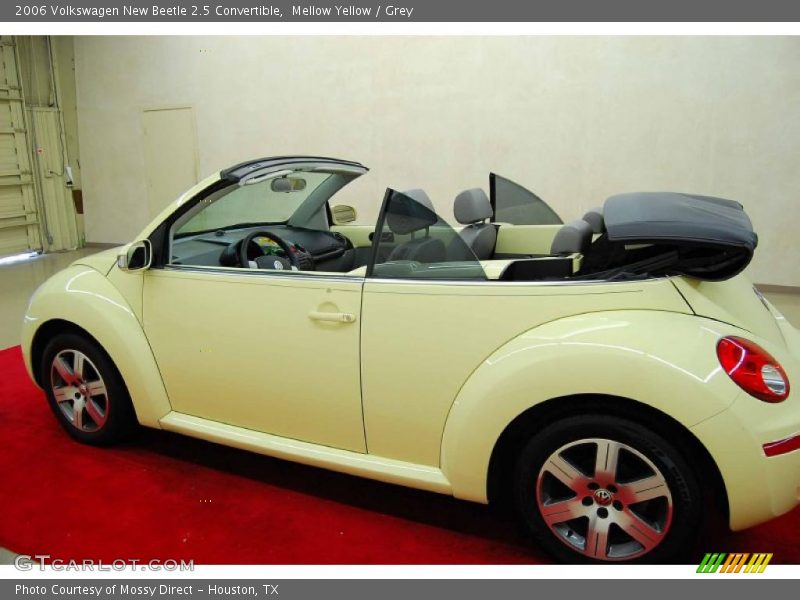 Mellow Yellow / Grey 2006 Volkswagen New Beetle 2.5 Convertible