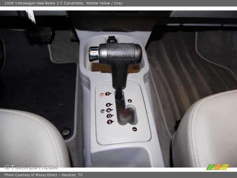 Mellow Yellow / Grey 2006 Volkswagen New Beetle 2.5 Convertible