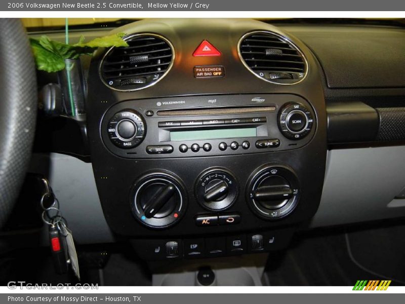 Mellow Yellow / Grey 2006 Volkswagen New Beetle 2.5 Convertible