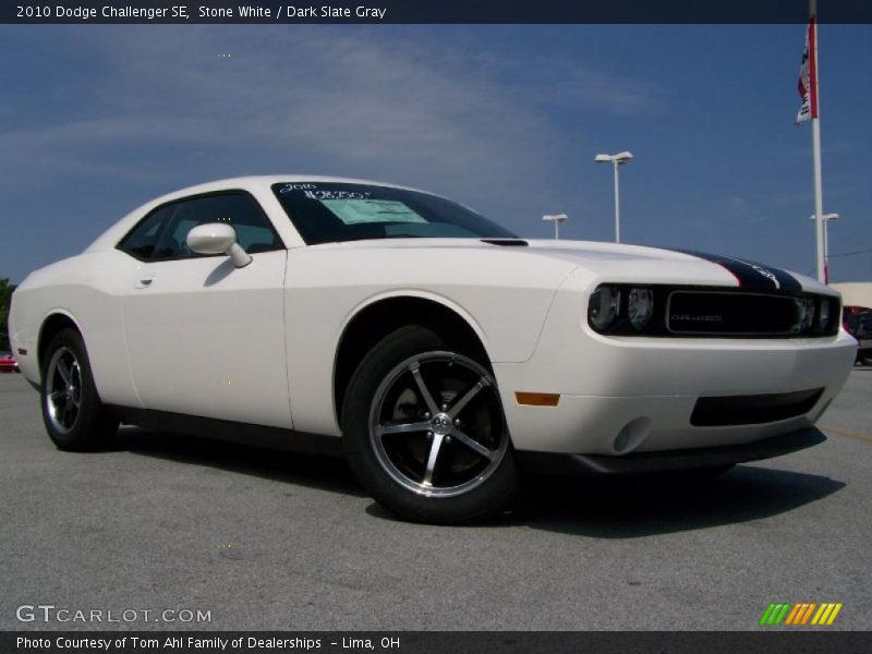 Stone White / Dark Slate Gray 2010 Dodge Challenger SE