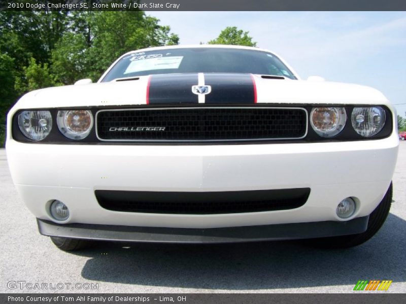 Stone White / Dark Slate Gray 2010 Dodge Challenger SE