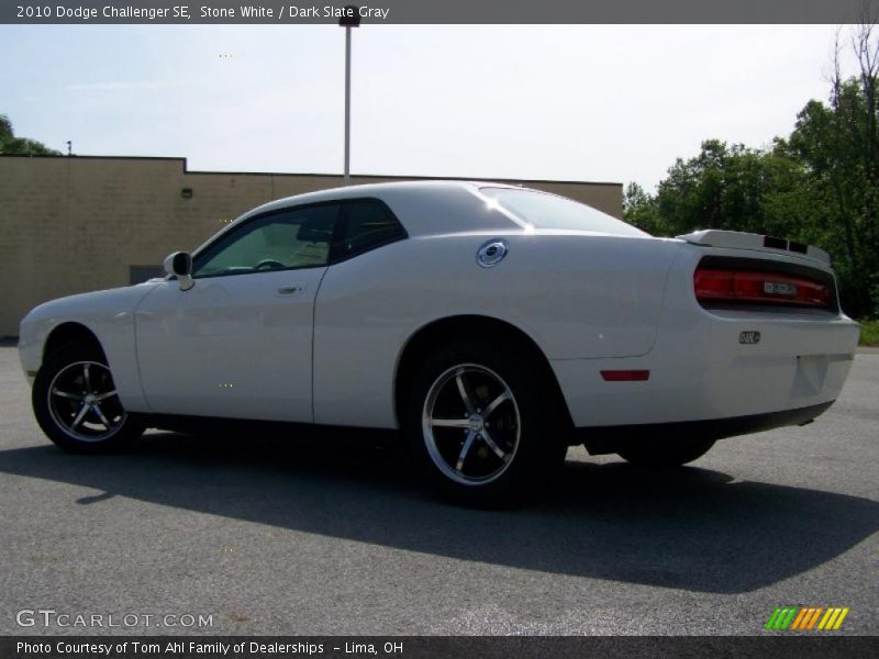 Stone White / Dark Slate Gray 2010 Dodge Challenger SE