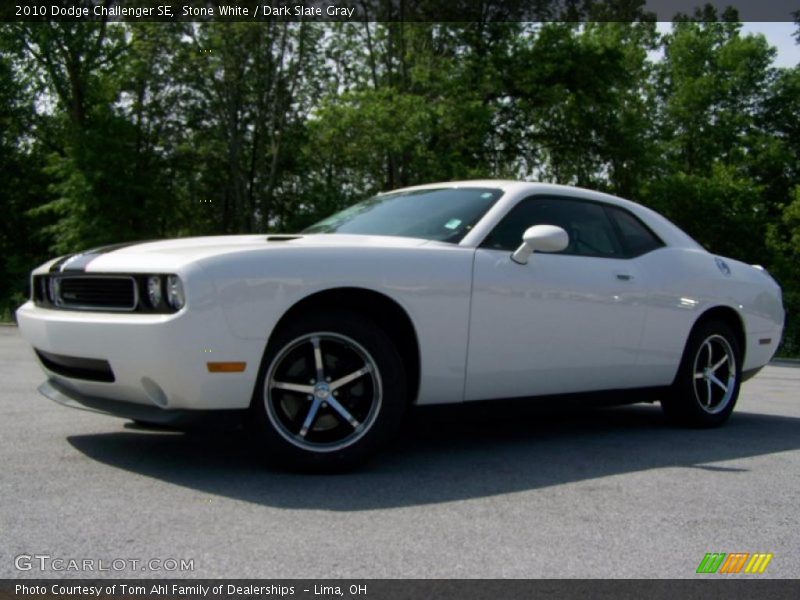 Stone White / Dark Slate Gray 2010 Dodge Challenger SE