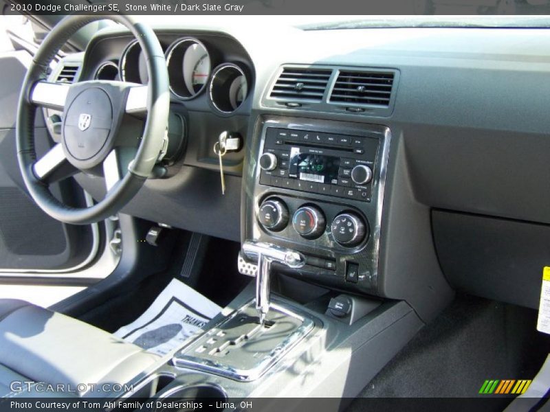 Stone White / Dark Slate Gray 2010 Dodge Challenger SE