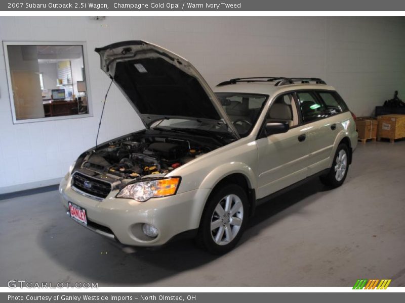 Champagne Gold Opal / Warm Ivory Tweed 2007 Subaru Outback 2.5i Wagon