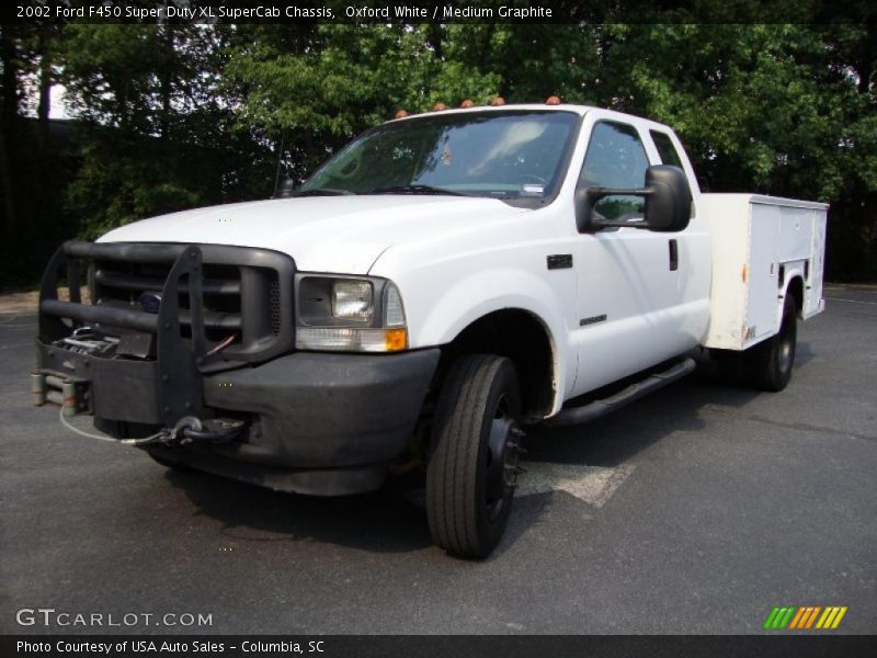 Oxford White / Medium Graphite 2002 Ford F450 Super Duty XL SuperCab Chassis