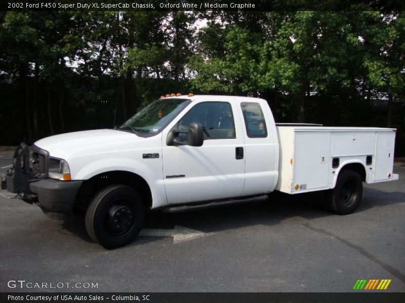 Oxford White / Medium Graphite 2002 Ford F450 Super Duty XL SuperCab Chassis