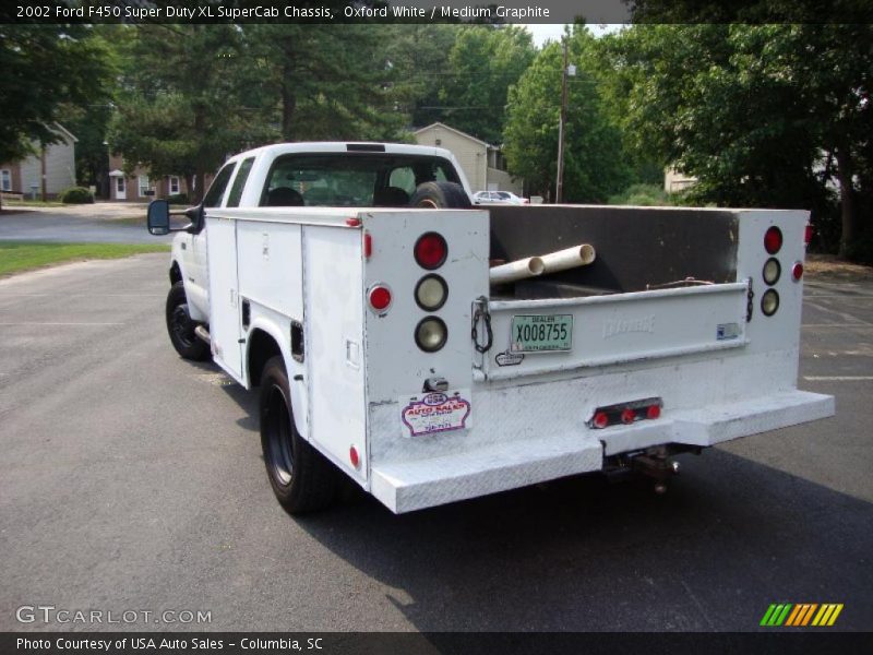 Oxford White / Medium Graphite 2002 Ford F450 Super Duty XL SuperCab Chassis