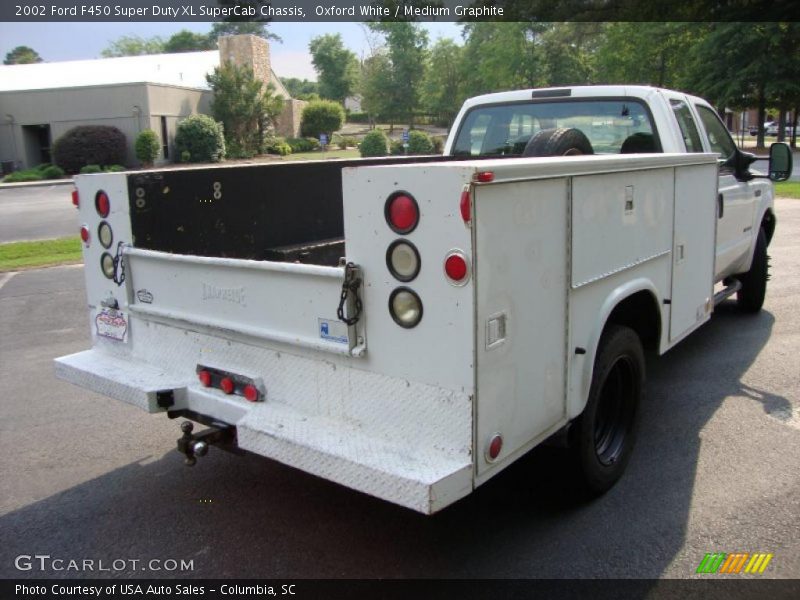 Oxford White / Medium Graphite 2002 Ford F450 Super Duty XL SuperCab Chassis