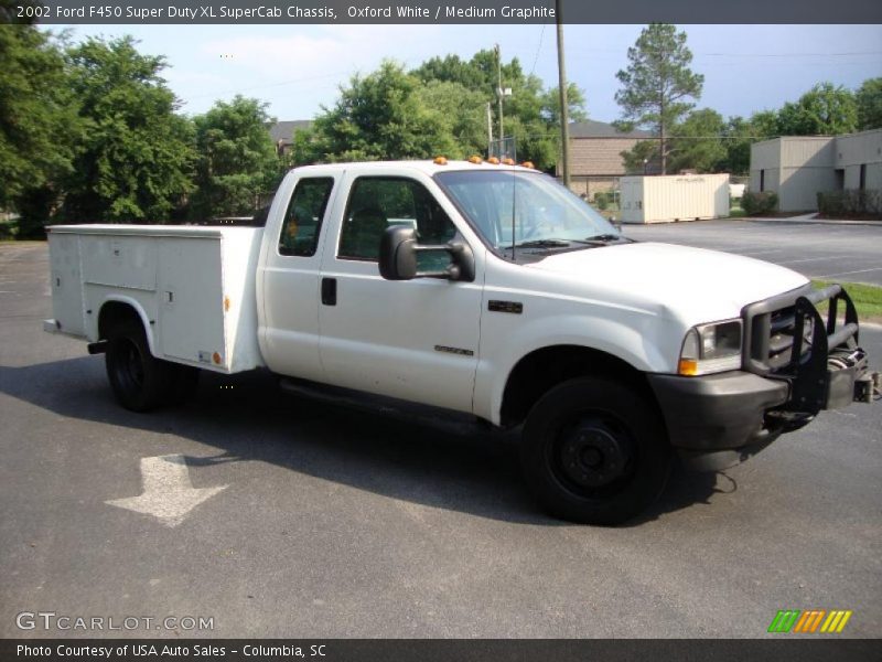 Oxford White / Medium Graphite 2002 Ford F450 Super Duty XL SuperCab Chassis