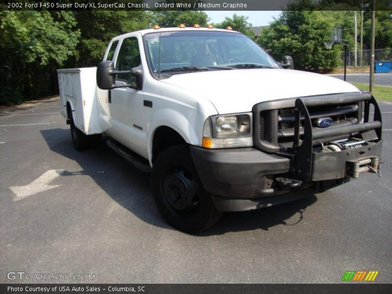 Oxford White / Medium Graphite 2002 Ford F450 Super Duty XL SuperCab Chassis
