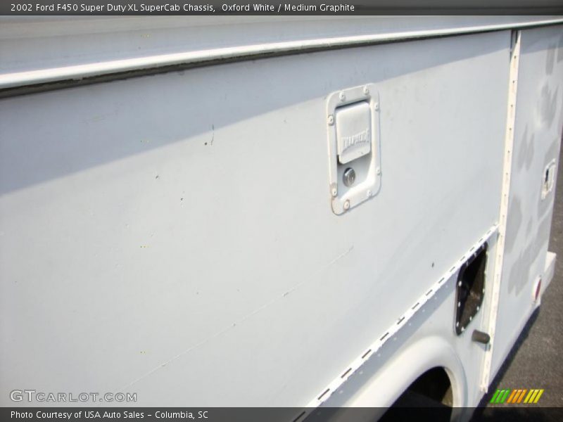 Oxford White / Medium Graphite 2002 Ford F450 Super Duty XL SuperCab Chassis