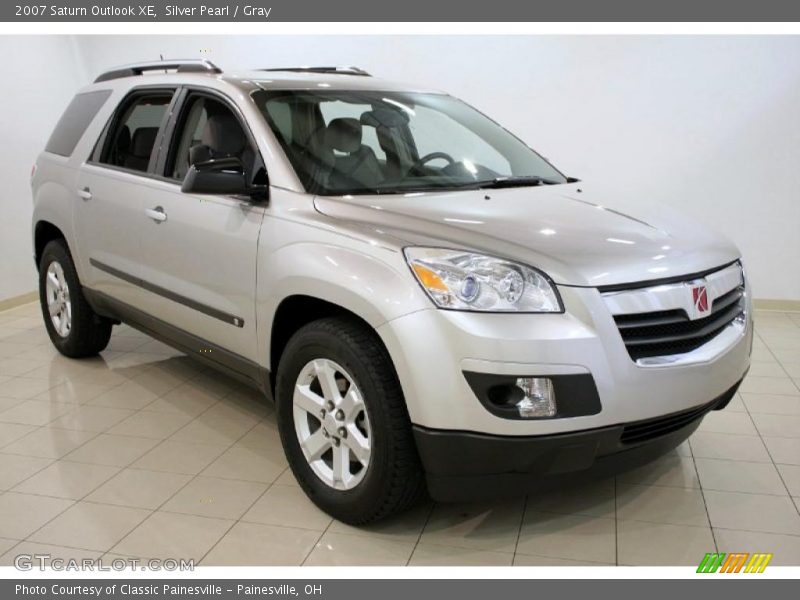 Silver Pearl / Gray 2007 Saturn Outlook XE