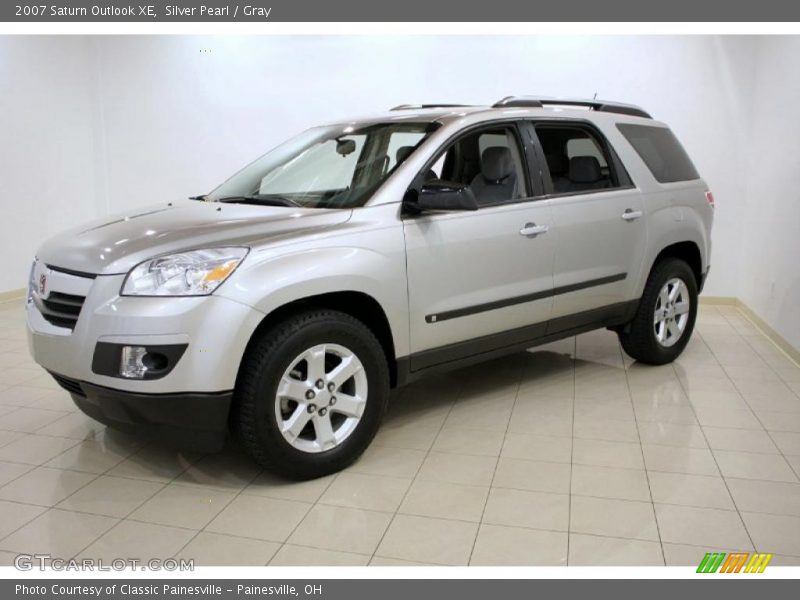 Silver Pearl / Gray 2007 Saturn Outlook XE