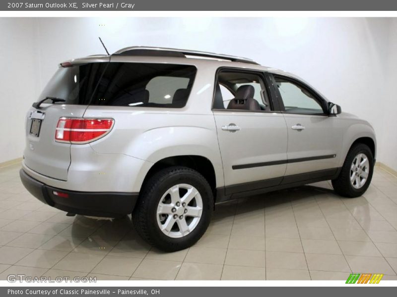 Silver Pearl / Gray 2007 Saturn Outlook XE