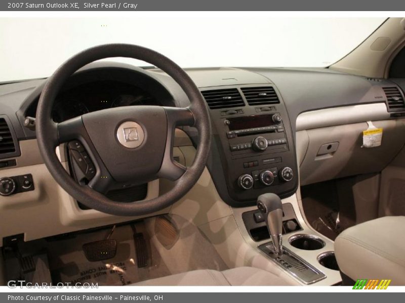 Silver Pearl / Gray 2007 Saturn Outlook XE