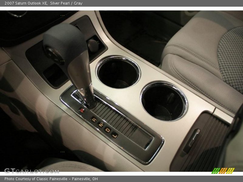 Silver Pearl / Gray 2007 Saturn Outlook XE
