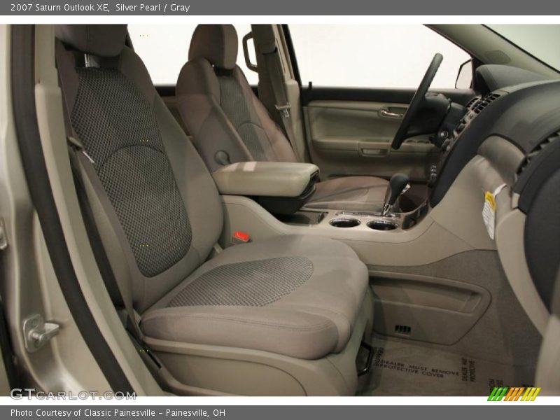 Silver Pearl / Gray 2007 Saturn Outlook XE