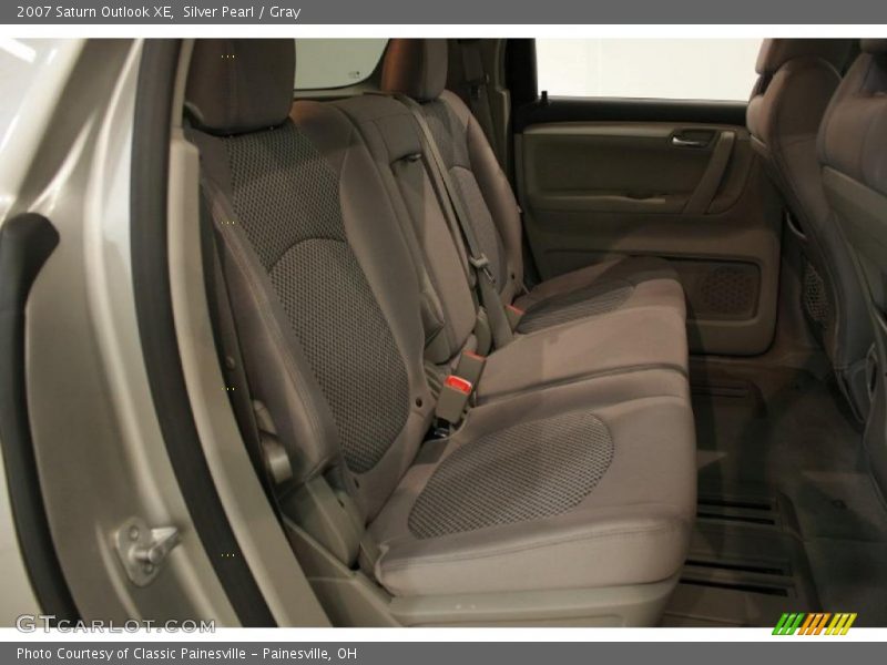 Silver Pearl / Gray 2007 Saturn Outlook XE