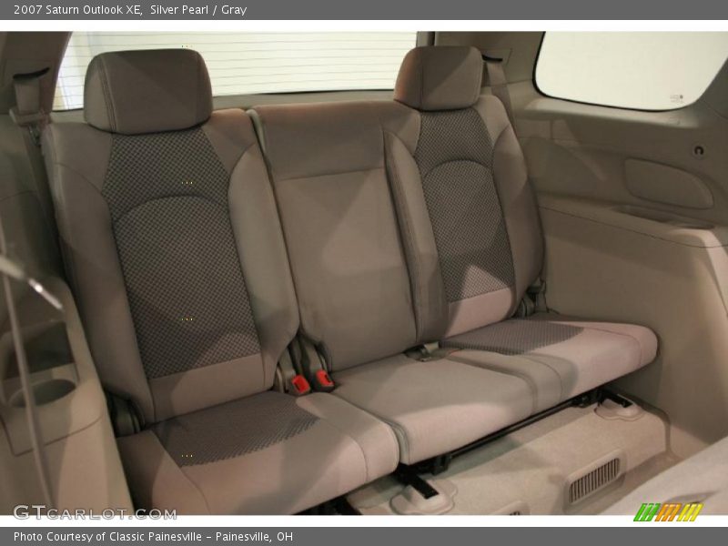 Silver Pearl / Gray 2007 Saturn Outlook XE