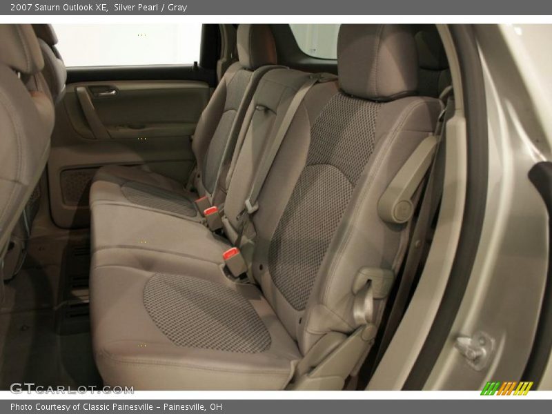 Silver Pearl / Gray 2007 Saturn Outlook XE