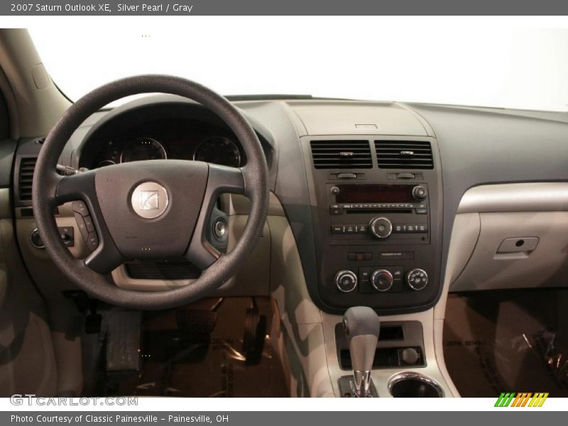 Silver Pearl / Gray 2007 Saturn Outlook XE