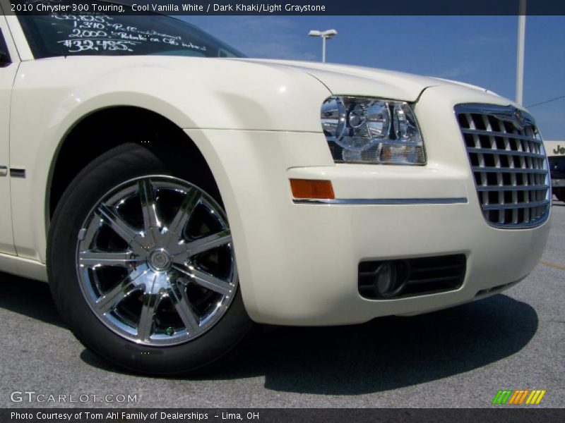 Cool Vanilla White / Dark Khaki/Light Graystone 2010 Chrysler 300 Touring