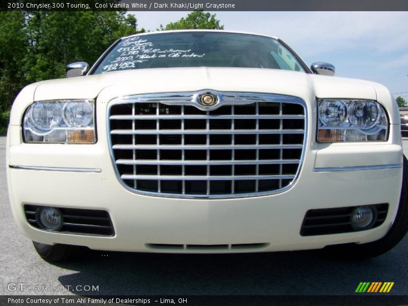 Cool Vanilla White / Dark Khaki/Light Graystone 2010 Chrysler 300 Touring
