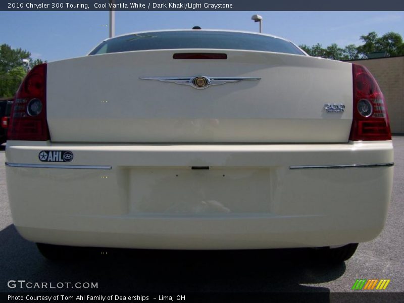 Cool Vanilla White / Dark Khaki/Light Graystone 2010 Chrysler 300 Touring