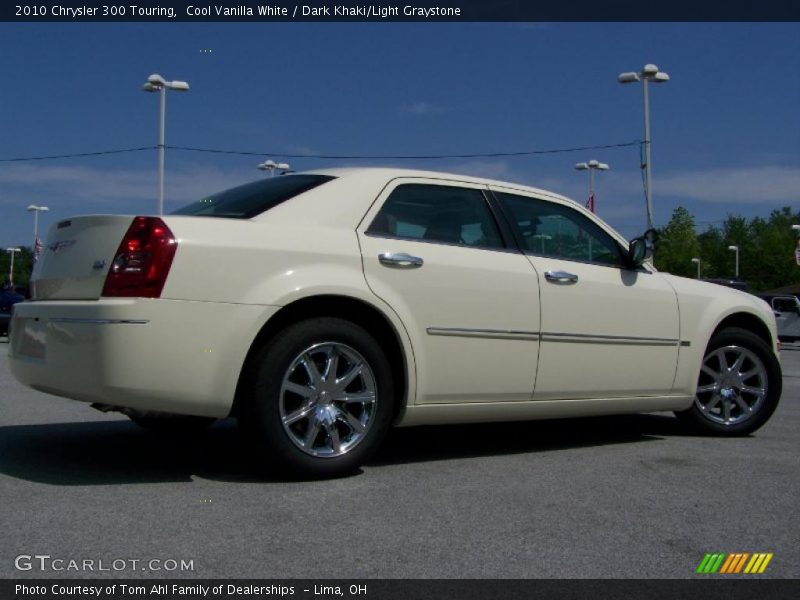 Cool Vanilla White / Dark Khaki/Light Graystone 2010 Chrysler 300 Touring