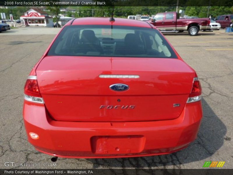 Vermillion Red / Charcoal Black 2008 Ford Focus SE Sedan