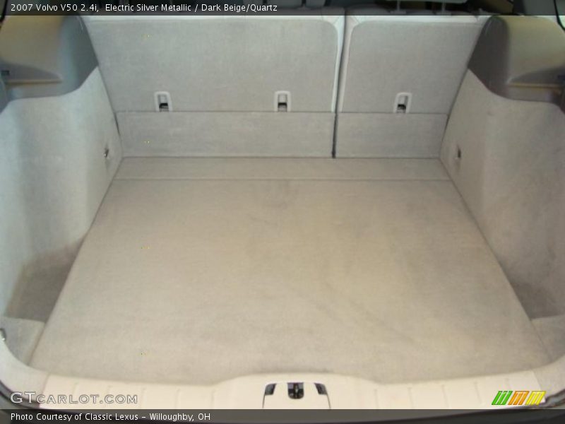 Electric Silver Metallic / Dark Beige/Quartz 2007 Volvo V50 2.4i