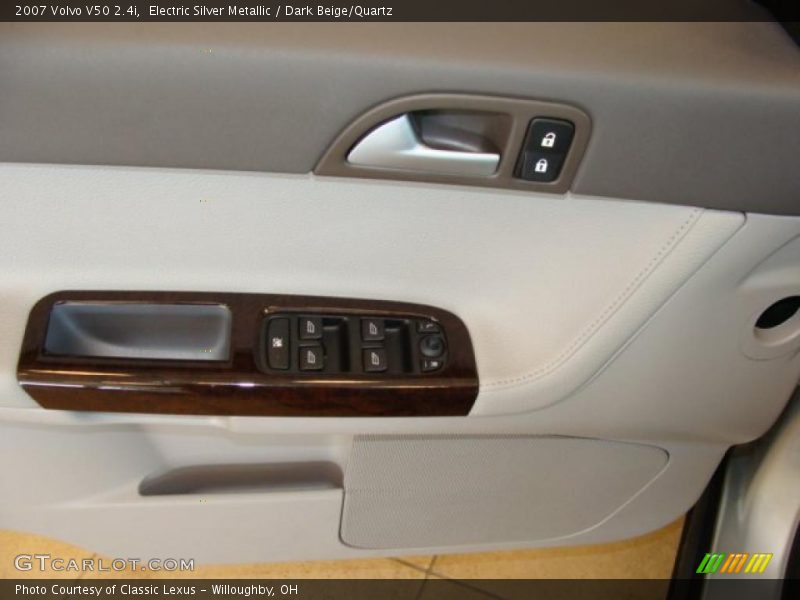 Electric Silver Metallic / Dark Beige/Quartz 2007 Volvo V50 2.4i