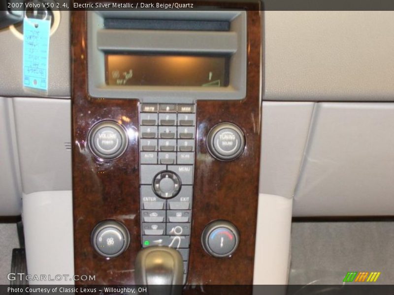 Electric Silver Metallic / Dark Beige/Quartz 2007 Volvo V50 2.4i