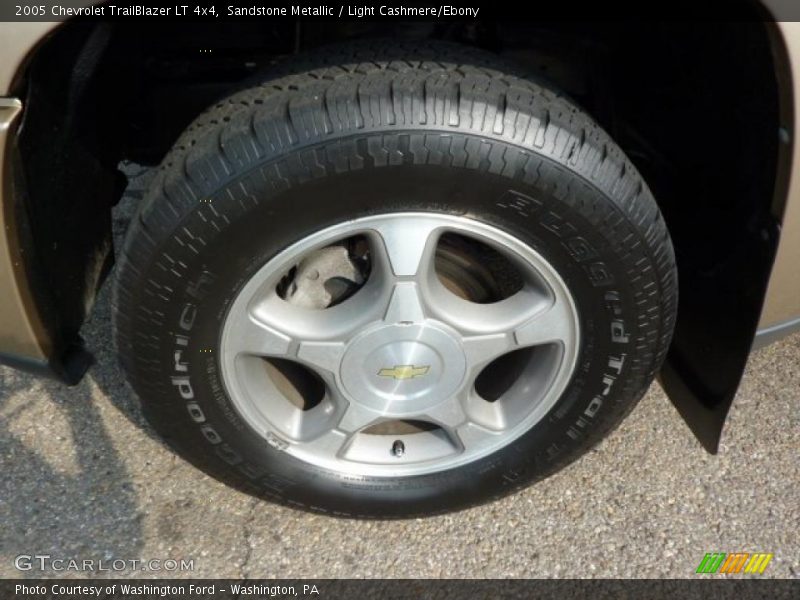 Sandstone Metallic / Light Cashmere/Ebony 2005 Chevrolet TrailBlazer LT 4x4