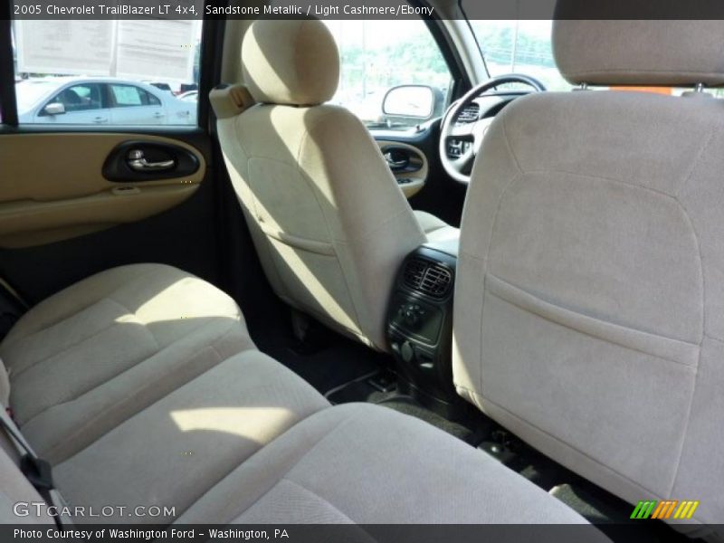 Sandstone Metallic / Light Cashmere/Ebony 2005 Chevrolet TrailBlazer LT 4x4