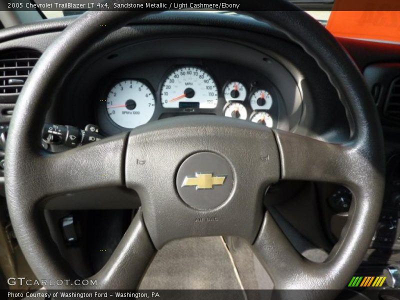 Sandstone Metallic / Light Cashmere/Ebony 2005 Chevrolet TrailBlazer LT 4x4