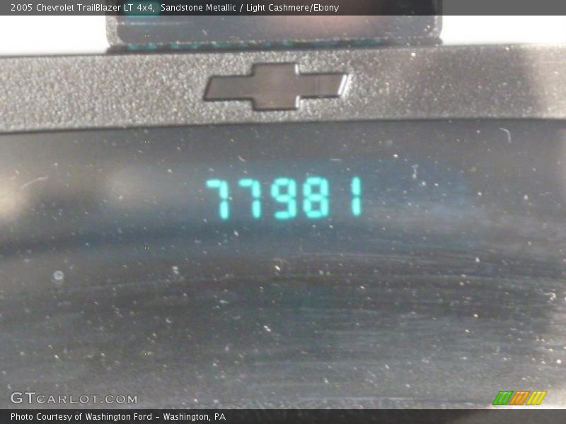 Sandstone Metallic / Light Cashmere/Ebony 2005 Chevrolet TrailBlazer LT 4x4