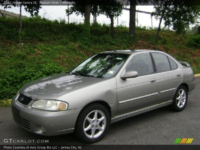Radium Silver / Midnight 2001 Nissan Sentra SE
