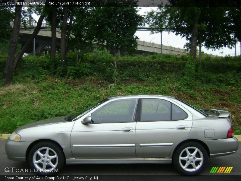 Radium Silver / Midnight 2001 Nissan Sentra SE