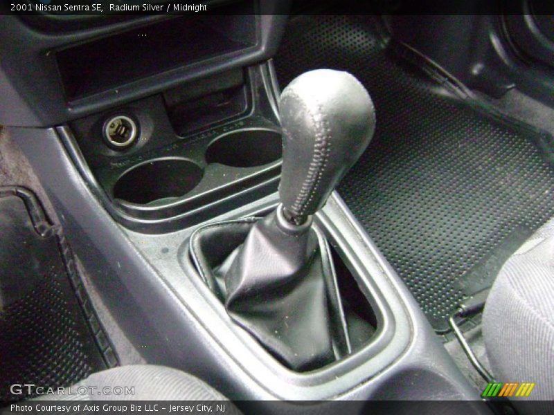 Radium Silver / Midnight 2001 Nissan Sentra SE