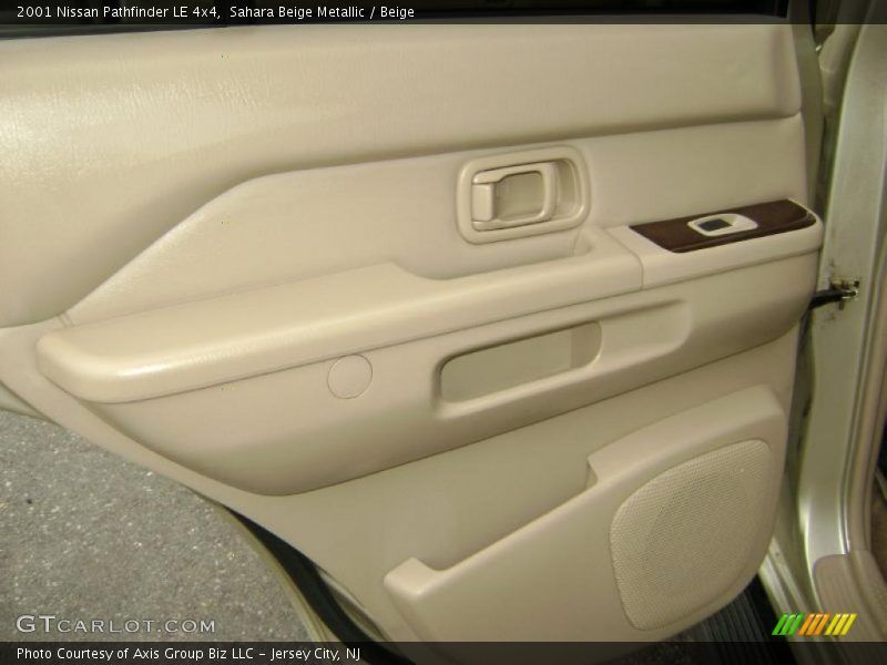 Sahara Beige Metallic / Beige 2001 Nissan Pathfinder LE 4x4