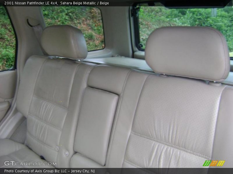 Sahara Beige Metallic / Beige 2001 Nissan Pathfinder LE 4x4